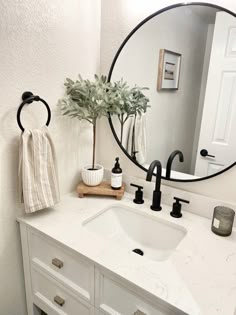 Neutral Bathroom Decor Bathroom Counter Decor Ideas, Bathroom Counter Decor, Restroom Decor, Counter Decor, Bathroom Counters, Bathroom Counter, Bathroom Design Decor, Chic Bathrooms, Bathroom Inspiration Decor