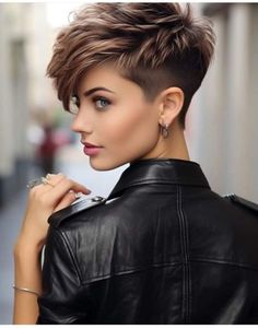 Edgy Short Haircuts, Rock Hairstyles, Short Sassy Hair, Hair Inspiration Short, Pixie Haircut For Thick Hair