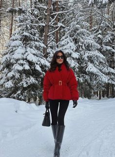 Austria Fashion Winter, Europe Outfit Winter, Old Money Snow Outfits, Banff Outfit Winter, Winter In Switzerland Outfits, Switzerland Outfit Winter, Switzerland Winter Outfit, Switzerland Outfits, Switzerland Outfit