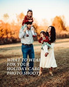 a man and woman holding two small children in their arms while standing next to each other with the caption what to wear for your holiday card photo shoot