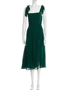 Reformation DressGreenShort Sleeve with V-NeckConcealed Zip Closure at BackDesigner Fit: Dresses by Reformation typically fit true to size. Reformation Juliette Dress Green, Reformation Merel Velvet Dress, Vintage Holiday Dress, Midi Length Dress, Coat Pant, Holiday Dresses, Sweater Accessories, Kids Design, Handbags On Sale