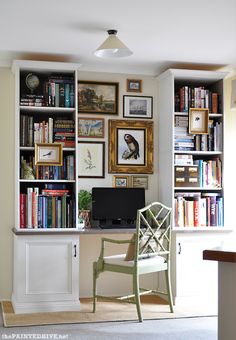 a chair sitting in front of a book shelf filled with books