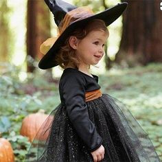 Disfraz de bruja casero, paso a paso - Mi bebé y yo Witch Tutu Costume, Toddler Witch Costumes, Baby Witch Costume, Witch Tutu, Witch Crafts, Masque Halloween, Baby Kostüm, Witch Costumes