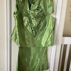 New, Three-Piece Lisa Rene. Lime Colored,Layered Bell-Like Sleeves, Jeweled Top, And Long A-Line Skirt With Shawl. Green Evening Sets For Spring, Elegant Green Short Sleeve Sets, Fitted Satin Green Sets, Fitted Green Satin Sets, Long A Line Skirt, Jewel Top, Colorful Dresses Formal, Dresses Formal, Three Piece