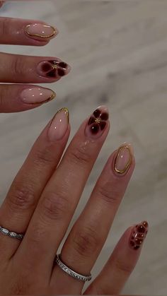 Leopard And Gold Nails, Red Nail Charms, Nails For Egypt Trip, Wedding Guests Nail Designs, Builder Gel Nails Design Almond, Nails By Zola, Gold Accent Acrylic Nails, Gold Chrome Nail Designs, Sade Nails Aesthetic