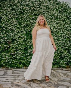 Summer Outfit Ideas - Striped Maxi Dress from Loft. SellEatLove.com See other Summer Outfit ideas or Shop this look ---> Sell Eat Love Midsize Women, Outfit Ideas Inspiration, Bold Outfits, Simple Casual Outfits, Summer Outfit Ideas, Dress Pin, Summer Outfit Inspiration, Trendy Plus Size Clothing