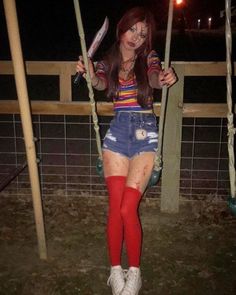 Grunge Halloween Costume Aesthetic, Halloween Costume Ideas Chucky, Chucky Costume Aesthetic, Hot Horror Costumes, Brown Haired Characters Halloween, Hot Chucky Costume, Chucky Outfit Women, Horror Outfits Halloween, Baddie Halloween Costumes 2023