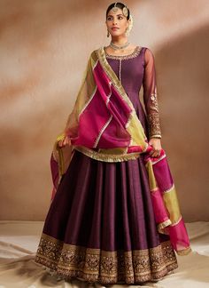 Purple Indian Suit, Velvet Indian Outfits, Purple Indian Outfit, Silk Kameez, Bone Healing, Pakistani Aesthetic, Anarkali Frock, Silk Anarkali Suits