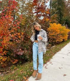 Not mine! Cute Looks, Cozy Fall Outfits, Skandinavian Fashion, Uggs Outfit, Fall Fit, Cute Fall Outfits, Cute Everyday Outfits, Really Cute Outfits, Cute Simple Outfits