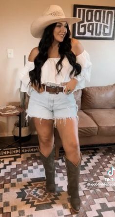 Western Summer Outfits, Casual Country Outfits, Cowboy Style, Country Girl, Country Outfits, Country Girls, Rodeo, Cowboy, Outfit Inspo