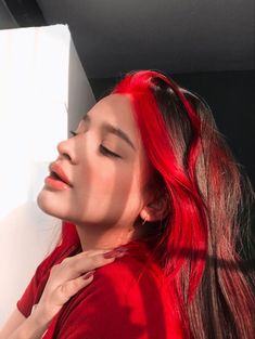 Under Hair Color Red, Under Dyed Hair Red, Red Hair Strands, Color Underneath Hair, Vibrant Red Highlights, Highlight Hair Ideas, Red Hair Pictures, Under Hair Color, Red Hair Trends