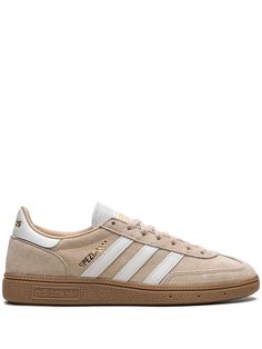 Buy from $243.00: Light beige suede/leather logo print to the side signature 3-Stripes logo contrasting heel counter round toe front lace-up fastening logo patch at the tongue branded insole gum-rubber sole These styles are supplied by a premium and authenticated sneaker marketplace. Stocking only the most sought-after footwear, they source and curate some of the most hard to find sneakers from around the world. Tan Adidas Shoes, Spezials Adidas, Tan Adidas, Adidas Outfits, Brown Trainers, Adidas Handball Spezial, Adidas Handball, Beige Sneakers, Adidas Spezial