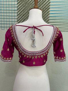 ❥ Handmade Designer stitched blouse ; Can be used for sarees / Lehengas. ❥ Ready to ship (Price mentioned is for Size 36-40)  ❀❀ Return / Exchange Policy :  ※ No Return/ No Exchange / No Cancellation! ※We need proof of video while package is opening for considering any case of missing or damaged products ;  ※ We can not accept any returns , if video at the time of package opening is not provided by the client . ღ ღ Please be courteous and don't ask for negotiation on prices ! We define prices ba Elegant Motif Blouse For Puja, Elegant Blouse With Motifs For Puja, Bollywood Dola Silk Blouse With Motifs, Gold Motif Blouse For Diwali, Gold Bollywood Blouse Piece With Motifs, Gold Diwali Blouse With Motifs, Traditional Gold Blouse With Motifs, Anarkali Blouse With Motifs For Puja, Gold Blouse For Puja And Festivals