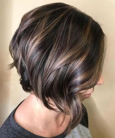 Medium Choppy Hair, Wavy Angled Bob, Sanggul Modern, Line Bob Haircut, Balayage Bob, Brunette Bob, Bob Hairstyles For Thick, Medium Bob Hairstyles