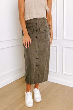 - Stroll down the street in style with this trendy skirt! - Waistline with elastic back - Button down - Two functional front pockets with button closure - Straight cut with finished hemline - Fitted silhouette Measurements S : Hip 32", Length 33", Waist 24-26". M : Hip 34", Length 34", Waist 26-28". L : Hip 36", Length 34.5", Waist 28-30". Cargo Midi Skirt, Trendy Skirts, Fitted Silhouette, Straight Cut, Midi Skirt, High Waist, High Waisted, Elastic, Skirt