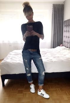 Summer Boyfriend Jeans Outfit, Cropped Boyfriend Jeans Outfit, Outfit Jeans Boyfriend, Jeans Boyfriend Outfit, Boyfriend Jeans Outfit Fall, Loose Jeans Outfit, Casual Teacher Outfit, Black Boyfriend Jeans, Outfit Informal