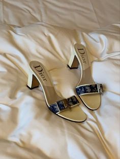 Vintage Chanel Shoes, Aesthetic Pictures Shoes, Designer Shoes Aesthetic, Designer Heels Aesthetic, 90s Heels, Casual Heels Outfit, Sjp Shoes, Vintage High Heels, Hak Tinggi