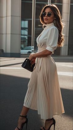 Sophisticated And Elegant Outfits, Autumn Outfits Women Classy, Old Fashioned Outfits Vintage Classy, Elegant Summer Work Outfits, Classy Outfits Short Women, Women Church Outfits Classy, Classic Fashion Summer, Italian Brunch Outfit, Classy Casual Dresses For Women