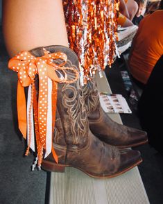 Week 1/15, Go Vols 🍊 Ut Gameday Outfit Longhorns, Ut Volleyball, Tennessee Game Day, Tennessee Outfits, Cute Cowgirl Boots, Ut Longhorns