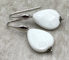 Look extra chic with these classy earrings crafted with Italian 925 sterling silver and faceted white agate drops. LENGTH: 1.6 inches - 4,2 cm WEIGTH: 6,2 gr. Agate: 20 x 15 mm Available in Gold Vermeil https://www.etsy.com/listing/1475452042/white-agate-earrings-italian-24-k-gold?click_key=704ce6c5bf138f0f4a733839635e52bfd7e58a66%3A1475452042&click_sum=455cff35&ga_search_query=white%2Bagate&ref=shop_items_search_2&pro=1&frs=1&sts=1 MATERIALS: 925 Sterling Silver - Made in Italy Agate DELIVERY: Elegant White Earrings With Polished Finish, White Modern Drop Earrings, Modern White Drop Earrings, White Faceted Dangle Earrings, White Dangle Earrings With Faceted Details, White Teardrop Faceted Jewelry, White Faceted Teardrop Jewelry, White Faceted Round Earrings, Classy Earrings