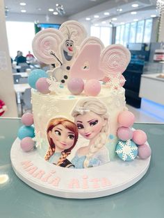 #frozencake #elsa_frozen #olaf #buttercream #bolodeaniversario #bolofrozen #aniversario #aniversarioinfantil Frozen Pink Cake, Pink Elsa Cake, Tort Frozen, Elsa Cake Design, Pastel Frozen, Elsa Cake Frozen, Olaf Cake, Elsa Cake, Bolo Frozen