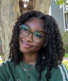 Glasses Friendly Makeup, Glasses Frames For Black Women, Glasses Black Women, Glasses Inspo, Glasses Inspiration, Dark Skin Beauty, Penteado Cabelo Curto, Girls Makeup, Pretty Makeup