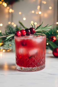 Holiday Cheer Cocktail – Mix That Drink Apple Mocktail, Peppermint Cocktail, Cocktails For Christmas, Cranberry Fizz, Winter Cocktail Recipes, Peppermint Vodka, Classic Eggnog, Rosemary Syrup, Christmas Holiday Recipes