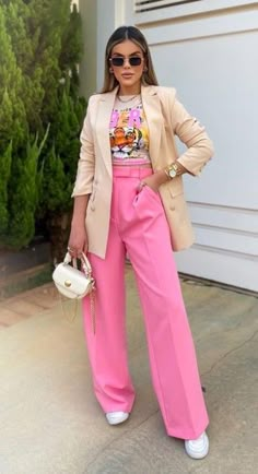 Pink Trousers Outfit, Pink Pants Outfit, Outfit Rosa, Mode Kimono, Colorful Outfits, Work Fits, Looks Street Style, Stylish Work Outfits