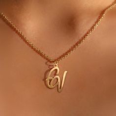 Personalize Your Style with Our Logo Name Necklace. Crafted with precision and attention to detail, this necklace is the perfect way to showcase your personal style. Metal: Stainless Steel Available in a variety of finishes: 🌹 Rose Gold 🟡 18k Gold 🥈 Silver The chain length options include: - 16" - 18" - 20" - 22" Each necklace is meticulously: ✨ Designed ✨ Polished ✨ Assembled Please note: All our items come with a 5 cm/2" extension chain. so don't hesitate about the size!! * 14" NECKLACE: Fits most like a choker * 16" NECKLACE: Falls perfectly around the base of the neck like a collar. On a petite woman it will hit your collarbone while for plus size women it might feel more like a choker. * 18" NECKLACE: A common choice for women that will fall just below the throat at the collarbone. Everyday Gold Name Necklace, Gold Name Necklace For Everyday Wear, Gold Initial Necklace With Delicate Chain For Personalized Gift, Gold Name Necklace With Initial Pendant And Delicate Chain, Trendy Gold Necklaces For Personalized Gift, Gold Chain Necklace With Initials For Gift, Gold Monogram Necklace In Trendy Style, Trendy Gold Name Necklace With Clavicle Chain, Trendy Gold Clavicle Chain Name Necklace