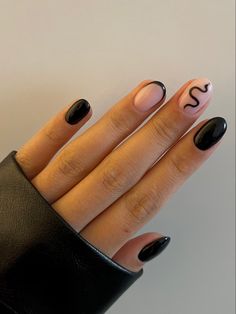 Minimalistic Nails Black, Grunge Oval Nails, Gelish Nails Colors Designs, Short Rounded Acrylic Nails Designs, Short Round Acrylic Nails Design Black, Very Simple Short Nails, Short Black Biab Nails, Black And White Nail Art Short Nails, Minimalist Line Nails