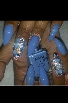 |Lilshawtybad| French Nails Glitter, Bday Nails, Sweet Nails, Fab Nails, Nail Decor, Braiding Styles, Pan African, Nails Stiletto, Nail Candy