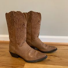 Ordered These But They Were Too Big For Me (I’m Usually An 8.5) But They Are Super Cute & In Great Condition!! Super Cute Boots For Any Concert Or Night Out Of Dancing. Surprisingly Super Comfortable! High Quality Leather & Embroidered Design. Justin Cowgirl Boots, Boots Shoes Women, Justin Cowboy Boots, Granny Boots, Stacked Heel Boots, Real Leather Boots, Vintage Cowboy Boots, Roper Boots, Embroidered Boots