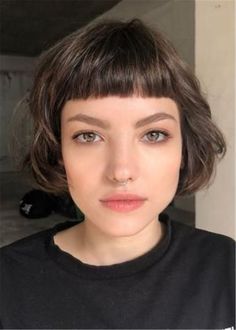 Short Bangs, Beauty Photoshoot, Girl Haircuts, Model Beauty, Haircuts With Bangs, Short Bob Hairstyles, Hair Dos, Bobs Haircuts, Hairstyles With Bangs