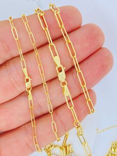 Solid 18K Gold paperclip necklaces! You must love it! BEST PRICE ON ETSY FOR SOLID 18K GOLD PAPERCLIP NECKLACES! Not plated or filled or vermeil. The links of this chain are not hollow. One of the most premium options available in Solid 18K Gold. Very durable for daily wear! DETAILS * Metal: Gold * Purity: 2mm 3.25mm * Length Bracelet: 7in 7.5in 8in * Length Chain: 14inch 15inch 16inch 18inch 20inch 22inch Sturdy Lobster Clasp for added safety. 2mm 16inch Weight - 3.2g 3.3mm 16inch Weight - 7.7g Gold Paperclip Bracelet With Figaro Chain As Gift, Gold Paperclip Necklace, Paperclip Necklace, 18k Gold Chain, Trendy Necklaces, Jewelry Business, Necklace Bracelet, Paper Clip, Handcrafted Jewelry