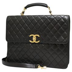 Vintage! Chanel briefcase in black quilted leather Condition: good Made in Italy Gender: unisex Material: quilted leather Interior: smooth black leather Color: black Dimensions: 38 x 32 x 12 cm Shoulder strap (removable): 108 cm Hologram: no Authenticity card: no Year: vintage (before 1985) Hardware: 24k gold-plated metal Details: two storage compartments inside the bag, the CC clasp is slightly faded. The item is shown in good condition due to its overall vintage appearance. Chanel Briefcase, Louis Vuitton Suitcase, Dior New Look, Black Leather Briefcase, Vintage Briefcase, Vintage Chanel Bag, Valentino Garavani Bag, Chanel Brand, Golden Jewelry