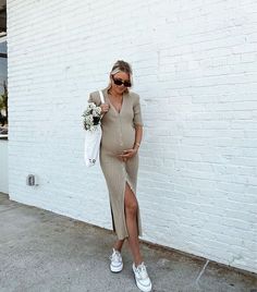 Preggo Outfits Spring, Pregnacy Outfits Casual, Pregnant Outfit Spring, Pregnant Fashion Spring, Fall Pregnancy Outfits Work, Pregnancy Aesthetic Outfits, Work Outfit Pregnant, Pregnant Style Spring, Summer Outfit Pregnant