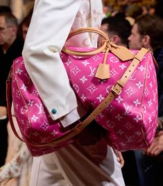 Louis Vuitton Pink Bag, Luxury Luggage, Louis Vuitton Supreme, Wealthy Women, Louis Vuitton Pink, Hot Bags, Hanging Bag