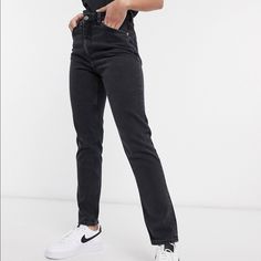 New With Tags! Never Worn! Send Me An Offer :) High Waist Mom Jeans, Mid Waist Jeans, Black Mom Jeans, Relaxed Jeans, Raw Hem Jeans, High Rise Mom Jeans, Black High Waist, Denim Cotton, Jeans Color