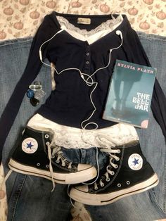 Y2k Outfits With Converse, Twigliht Aesthetic Outfits, Twilight Aesthetic Outfit Summer, Twilight Style Outfits, Cute Outfits For School Aesthetic, Downtown Style Aesthetic, Emo Coquette Outfits, Lamp Aesthetic Outfit, Twilight Clothes Aesthetic