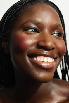 Makeup Advertising, Model Makeup Natural, City Makeup, Mousse Makeup, Rosy Makeup, Flushed Cheeks, Dark Skin Models, Clean Beauty Makeup, Cheek Makeup