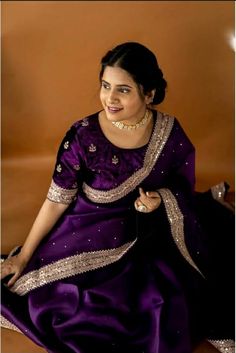 Violet Saree Blouse, Violet Saree Blouse Combination, Violet Blouse Designs, Violet Pattu Saree, Violet Blouse Designs For Saree, Tissue Pattu Sarees, Violet Blouse, Velvet Saree, Fancy Sandals