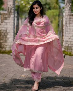 Dress Indian Style, Pakistani Dress Design, Indian Designer Outfits, Indian Attire