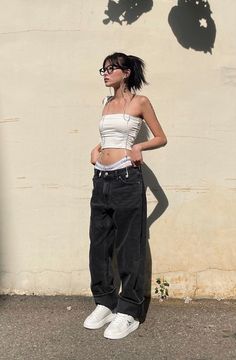 Jeans And Crop Top Outfit, Crop Top With Jeans, Crop Top Outfits, Streetwear Outfit, Teen Fashion Outfits, Baggy Jeans, Festival Outfits