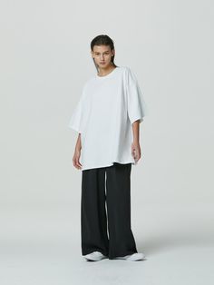 Composition : Outshell: 100% CottonColor : WHITECountry of Origin : KOREA Oversized T-shirt For Spring Workwear, Classic Oversized T-shirt For Spring, White Classic Boxy Fit T-shirt, Oversized Classic Summer T-shirt, Classic Oversized Summer T-shirt, Classic White Oversized Shirt, White Relaxed Fit T-shirt For Work, Oversized White Basic T-shirt, Oversized White Cotton Tops