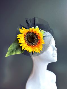 Shine bright at any event with our stunning sunflower fascinator headpiece. Perfect for adding a touch of natural beauty and elegance, this headpiece will make you the center of attention wherever you go. Age Group/Gender - Adults/Women Size/Type - One size fits all adults Color - Yellow/Black Special Features - Tulle Sunflower Fascinator, Sunflower Headpiece, Mardi Gras Kid, Kids Party Packs, Fall Stuff, Female Mask, Fascinator Hat, Type One, Fascinator Hats