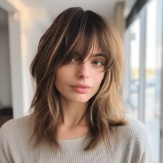 Mid Length Feathered Cut with Curtain Bangs Midhaircut With Layers, Mid Lenght Haircut Girl, Layered Mid Length Hair, Collarbone Length Hair With Layers, Shoulder Length Haircut Ideas, Bangs Shoulder Length Hair, Mid Length Straight Hair, Shoulder Length Haircut, Collarbone Length Hair