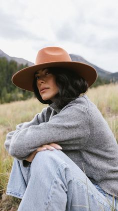 Terracotta Outfit, Fedora Outfit, Fedora Hat Outfits, Mountain Girl, Mountain Style, Boho Style Outfits