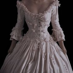 Dresses With Corsets Victorian, 1800s Dresses Aesthetic, Victorian Era Dresses Aesthetic, Old Royal Dresses, Victorian Dress Aesthetic, Romance Fashion, 1800s Dresses, Victorian Era Dresses, Gaun Abad Pertengahan