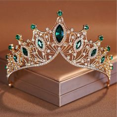 Baroque Style Crown Elegant Bright Rhinestone Queen Tiara Weddingbride Hair Ornament Crown Party Princess Headdress New With Tag. Perfect For Any Party Occasion, Wedding, Bridal, Sweet 15th And More. Details Color: Green Style: Casual, Elegant Material: Zinc Alloy Size & Fit Product Measurements In Size Height Width One-Size 3.1 5.9 Princess Tiaras Aesthetic, Emerald Green Crown, Pretty Crowns, Fantasy Tiara, Princess With Crown, Fantasy Crowns, Dragon Crown, Princess Headdress, Wedding Bride Hair