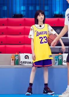 Martial Arts Girl, Play Basketball, Basketball Uniforms, Body Reference Poses, Jersey Outfit, Basketball Girls, Clipuri Video